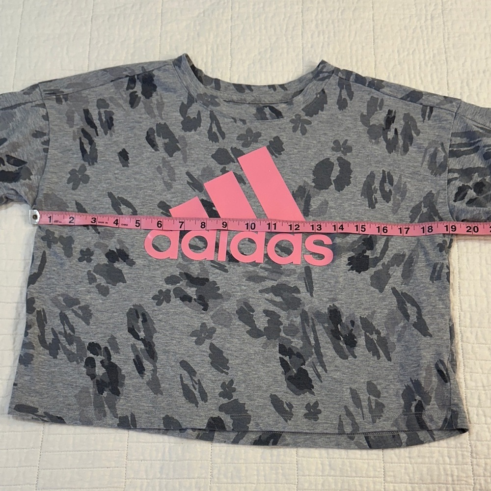 Adidas Small Cropped Athletic T shirt workout Kids Leopard Watercolor - Picture 2 of 6